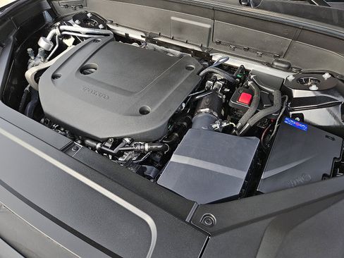 Certified 2025 Volvo XC90 B6 Plus w/ Protection Package Premier image 27