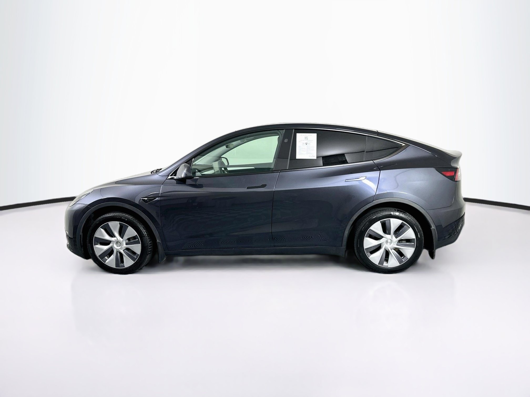 Used 2024 Tesla Model Y Long Range AWD/4WD image 4