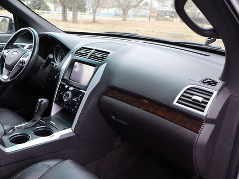 Used 2014 Ford Explorer Limited image 17