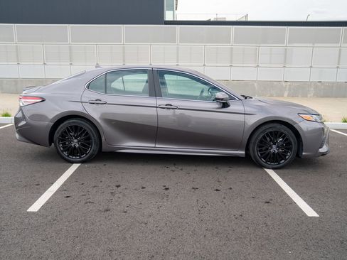 Used 2019 Toyota Camry SE w/ Convenience Package image 8