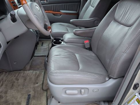 Used 2009 Toyota Sienna XLE image 17