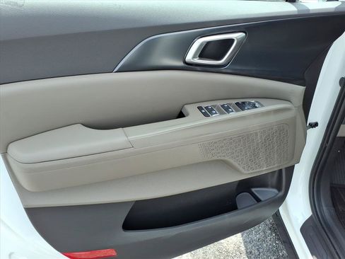 New 2026 Kia Carnival LX FWD image 16