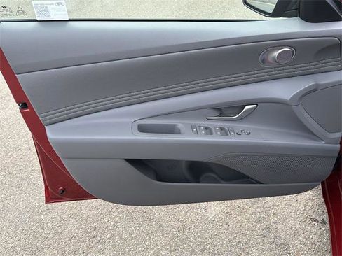 New 2025 Hyundai Elantra SEL image 10