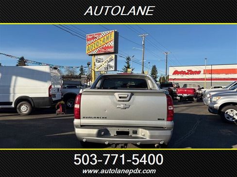 Used 2010 Chevrolet Avalanche LT w/ Luxury Package image 8