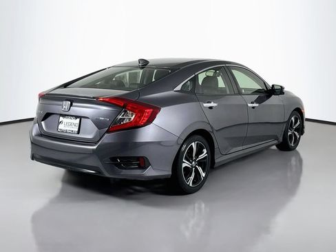 Used 2018 Honda Civic Touring image 5