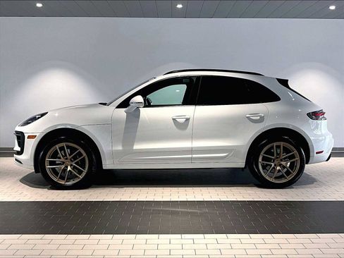 Used 2025 Porsche Macan image 2