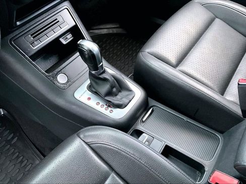 Used 2017 Volkswagen Tiguan S image 17