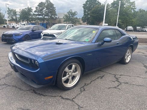 Used 2010 Dodge Challenger R/T RWD image 3
