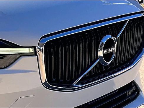 Used 2021 Volvo XC60 T5 Momentum image 18