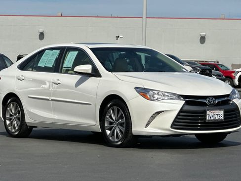 Used 2017 Toyota Camry XLE image 5
