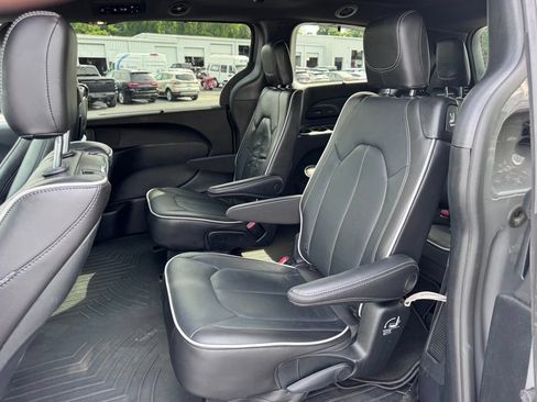 Used 2023 Chrysler Pacifica Limited w/ Uconnect Theater Family Group AWD/4WD image 35