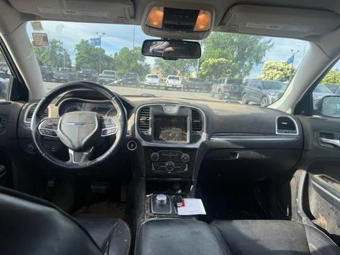 Used 2019 Chrysler 300 Limited AWD/4WD image 2