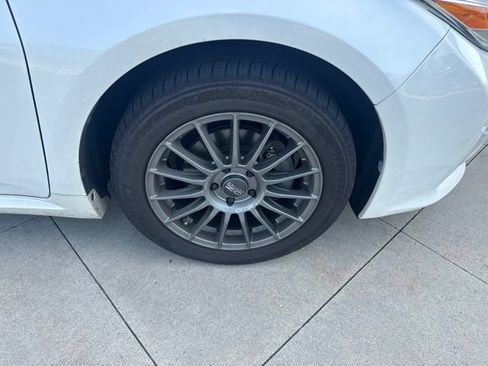 Used 2017 Toyota Avalon Limited w/ All Weather Liner Package FWD image 9