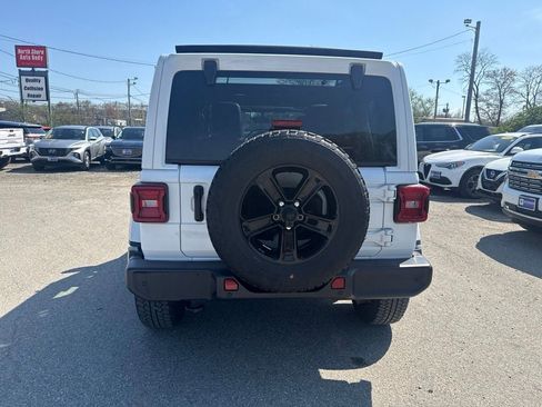 Used 2022 Jeep Wrangler Unlimited Sahara AWD/4WD image 6