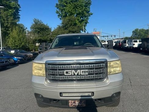 Used 2011 GMC Sierra 2500 SLE w/ SLE Preferred Package AWD/4WD image 9