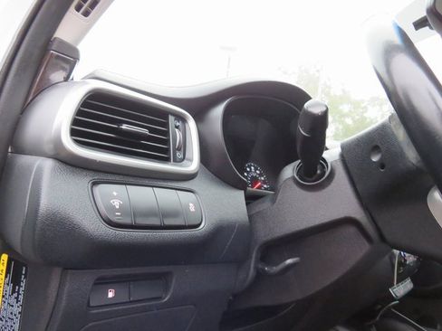 Used 2017 Kia Sorento LX w/ LX Convenience Package image 34