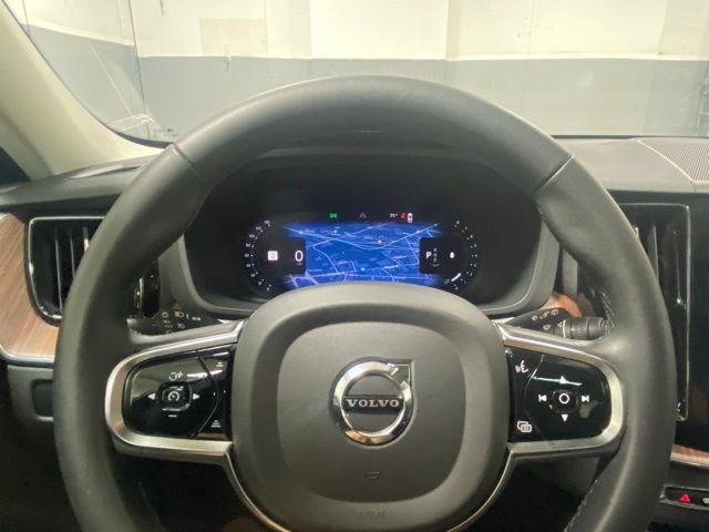 Certified 2023 Volvo XC60 B5 Plus AWD/4WD image 14