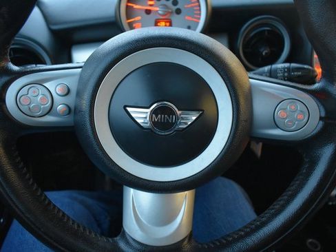 Used 2010 MINI Cooper Clubman Hardtop w/ Premium Pkg image 17