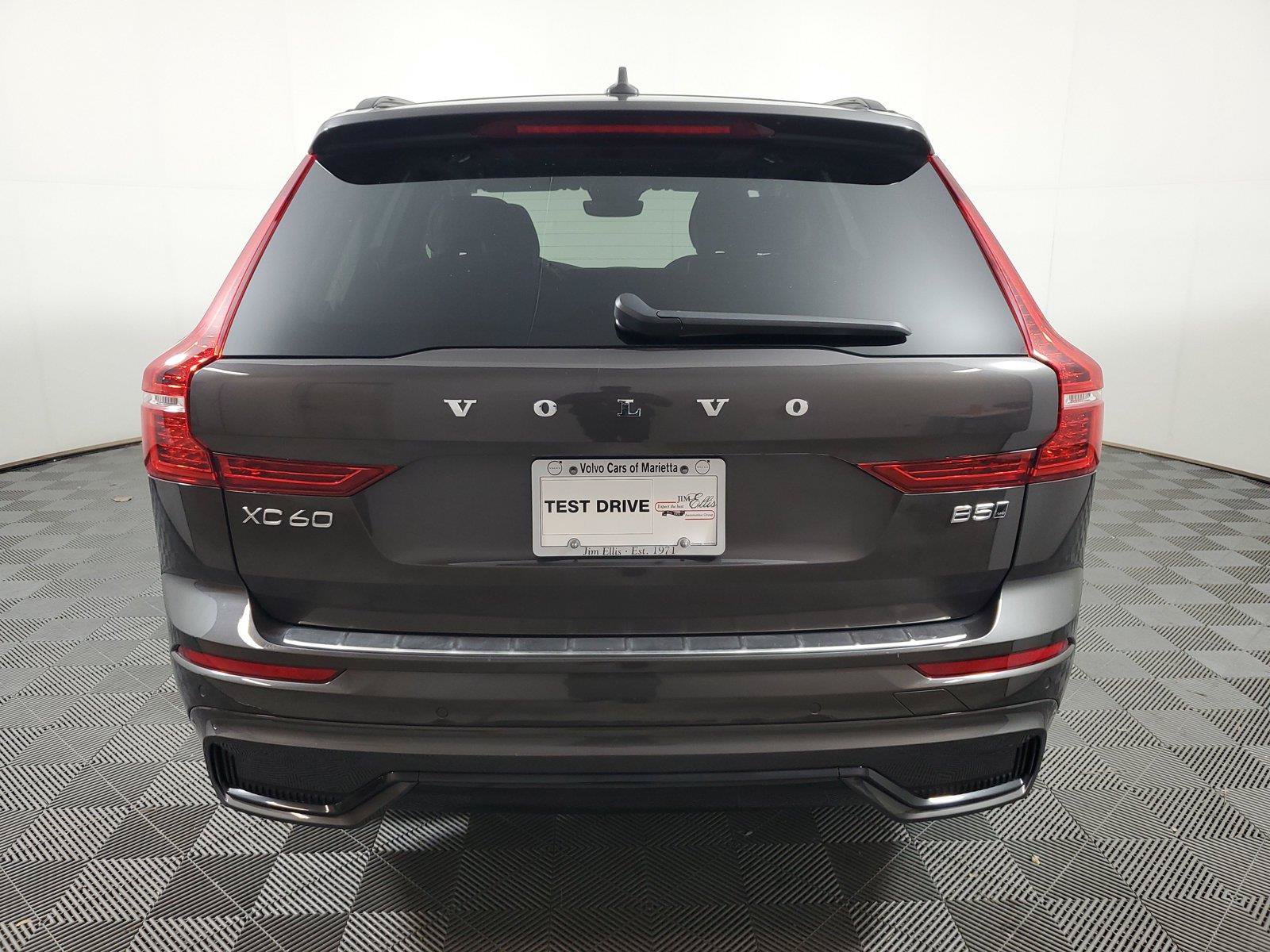 Used 2024 Volvo XC60 B5 Core w/ Protection Package Premier AWD/4WD image 5