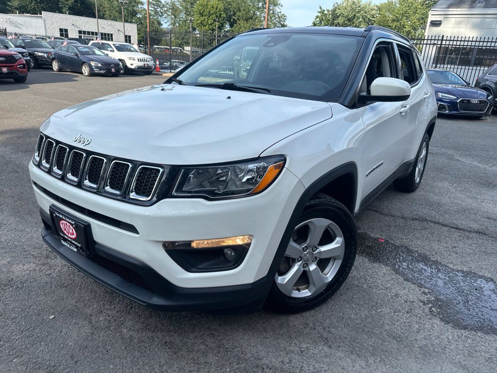 Used 2019 Jeep Compass Latitude w/ Cold Weather Group AWD/4WD image 1
