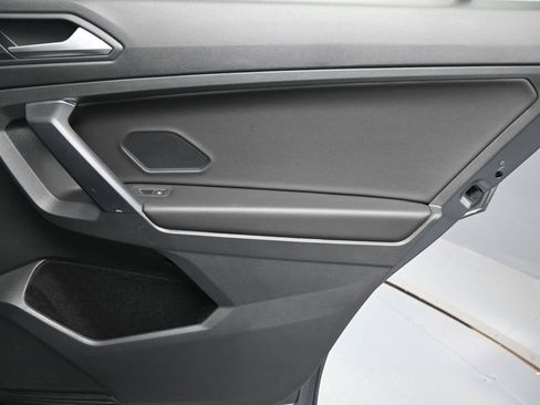 Used 2021 Volkswagen Tiguan SE R-Line image 28