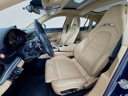 Certified 2023 Porsche Panamera image 5