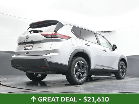 Used 2025 Nissan Rogue SV AWD/4WD image 45