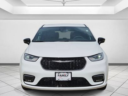 New 2026 Chrysler Pacifica Select