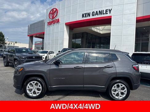 Used 2024 Jeep Compass Latitude AWD/4WD image 3