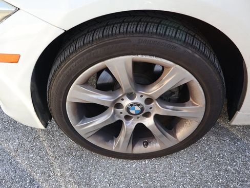 Used 2015 BMW 320i xDrive Sedan AWD/4WD image 4