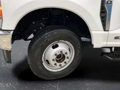 Used 2023 Ford F350 XLT image 27