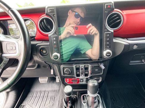 Used 2018 Jeep Wrangler Unlimited Rubicon w/ Dual Top Group image 12