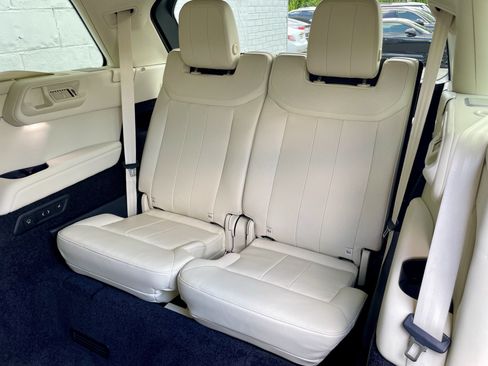 Certified 2023 Land Rover Range Rover Long Wheelbase Autobiography AWD/4WD image 33