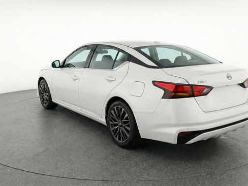 Used 2025 Nissan Altima 2.5 SV image 6