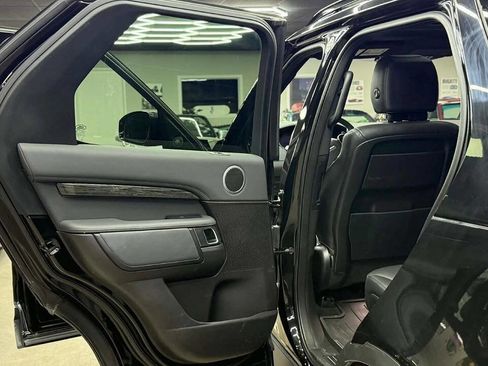 Used 2019 Land Rover Discovery HSE image 10