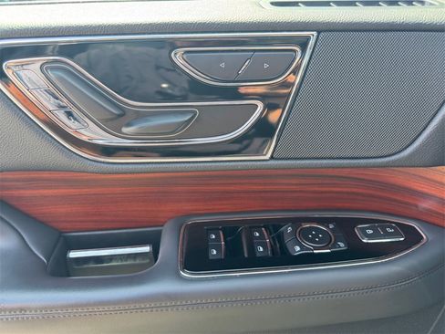 Used 2024 Lincoln Navigator Premiere image 22