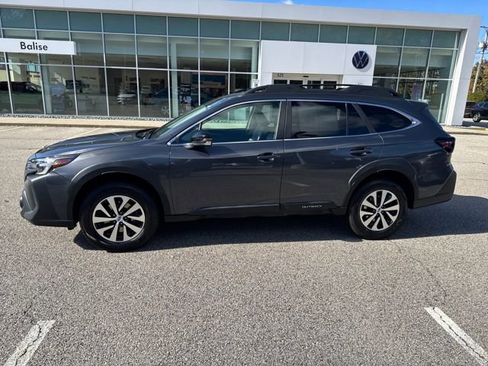 Used 2023 Subaru Outback Premium image 4