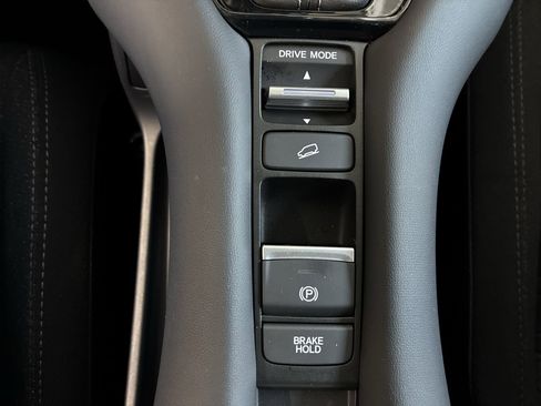 Certified 2026 Honda HR-V LX image 39