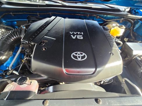 Used 2010 Toyota Tacoma V6 4x4 4dr Double Cab 5.0 ft S image 18