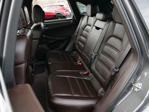 Used 2016 Porsche Macan Turbo image 32