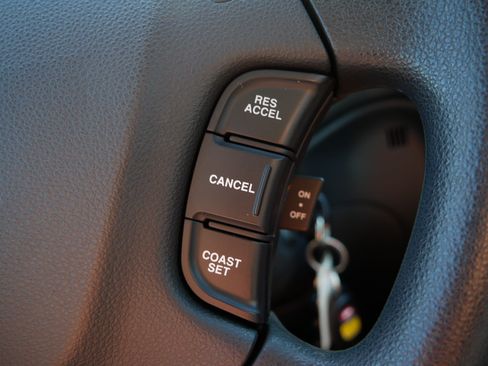 Used 2008 Kia Rondo LX w/ Convenience Pkg FWD image 28