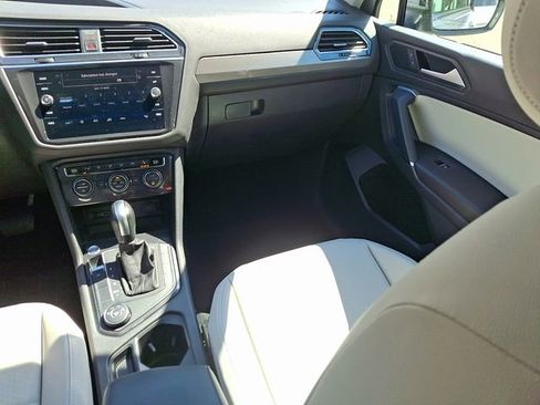 Used 2020 Volkswagen Tiguan SEL AWD/4WD image 16