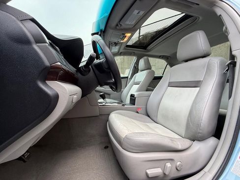 Used 2012 Toyota Camry XLE w/ Leather Pkg image 13