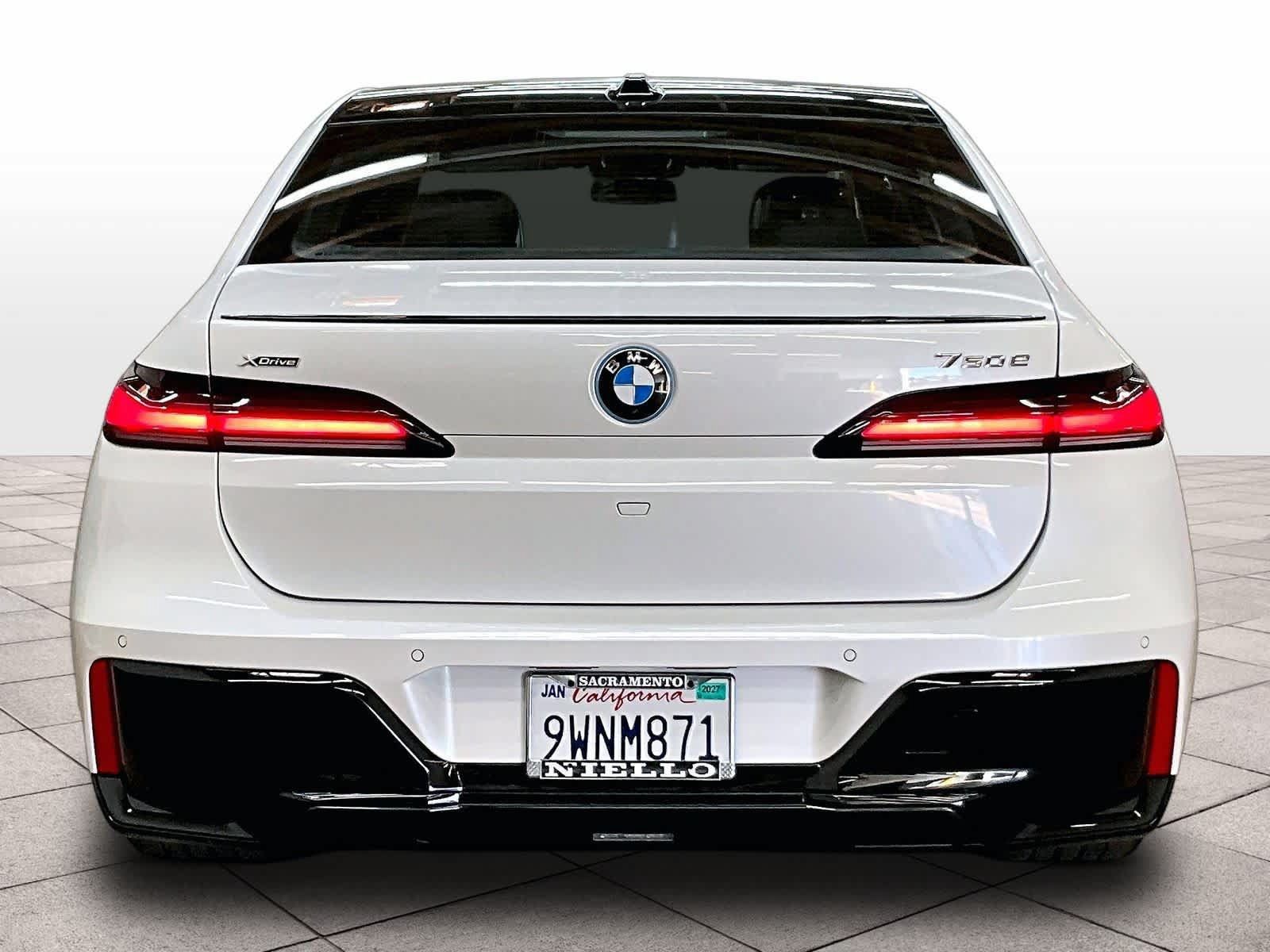 Used 2026 BMW 750e xDrive w/ Executive Package AWD/4WD image 7