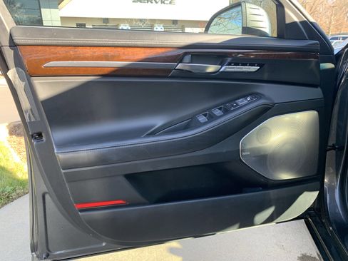 Used 2018 Genesis G90 3.3T Premium image 14