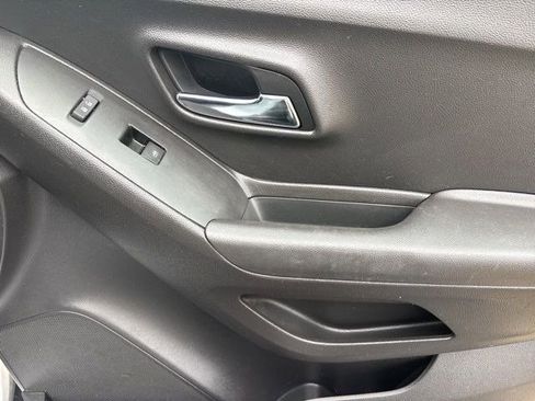 Used 2019 Chevrolet Trax LT w/ LT Convenience Package image 40