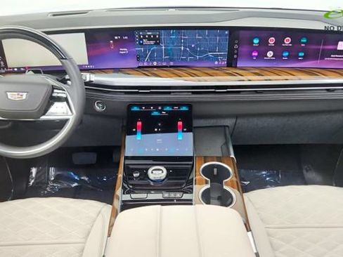 Used 2026 Cadillac Escalade Platinum Sport w/ LPO, ONYX Package AWD/4WD image 59