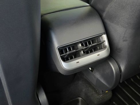 Used 2021 Tesla Model Y Performance image 34