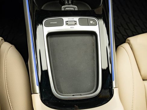 Used 2024 Mercedes-Benz EQB 300 4MATIC image 37