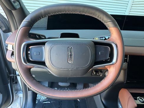 New 2025 Lincoln Navigator Reserve image 23